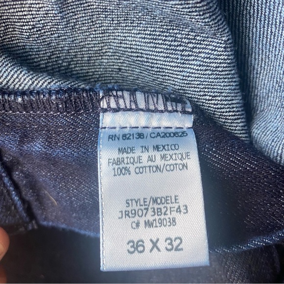 Size 36x32 Guess Premium Lincoln Straight Cut Jeans. Never Worn Like New - Picture 6 of 15